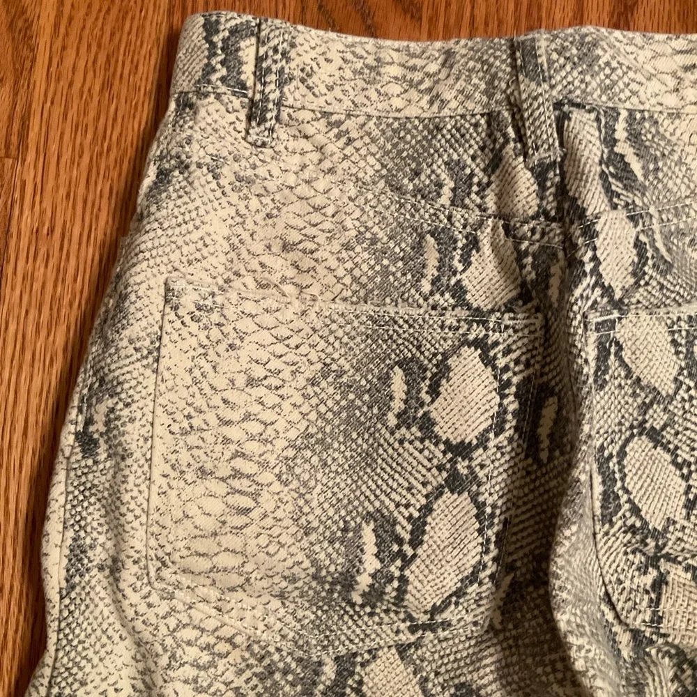 Zara Women Premium Denim Collection Jeans, Grey Snake Print, 5-Pocket, Sz 4 - Picture 10 of 15